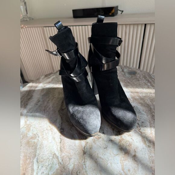 Tod’s black suede leathered wrap around strap chunky heel ankle boots size 7 - Picture 9 of 9